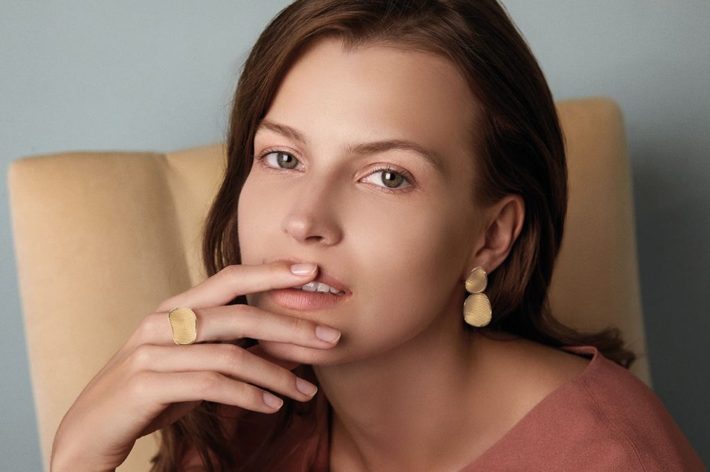 ringe und ohrringe aus der velvet kollektion von annamaria cammilli